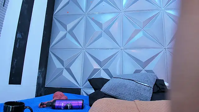 BustyGlow webcam