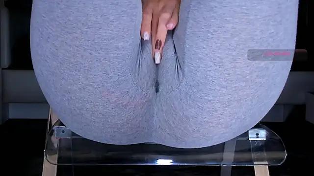 Cameltoe_squirt_inPants