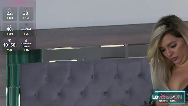 Lorehottie webcam