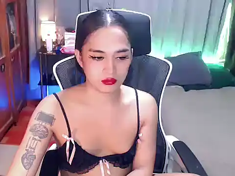 UrAsianGoddess webcam