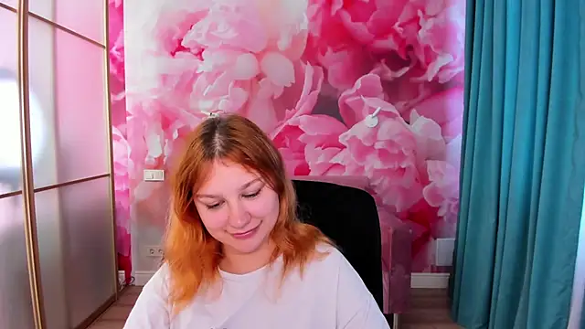 AngelinaLow webcam