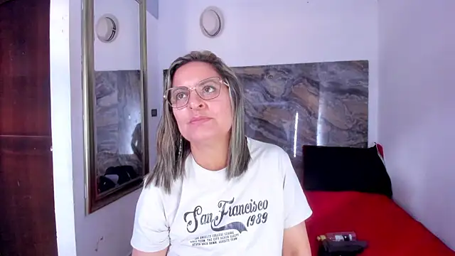 Agatha_Pleasure webcam