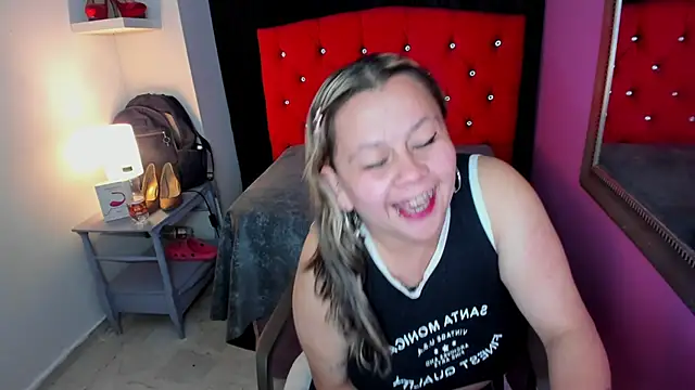 ScarletBigTitties webcam