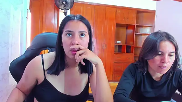 Soffy_and_Emily webcam