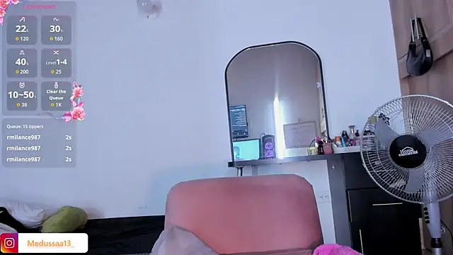 medussa13_ webcam