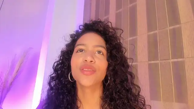 AntonellaHall_ webcam