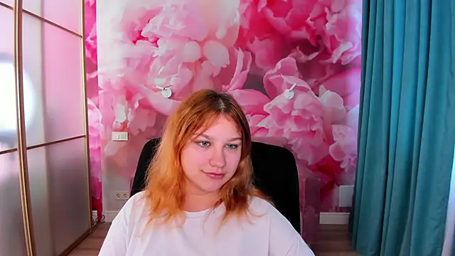 AngelinaLow webcam