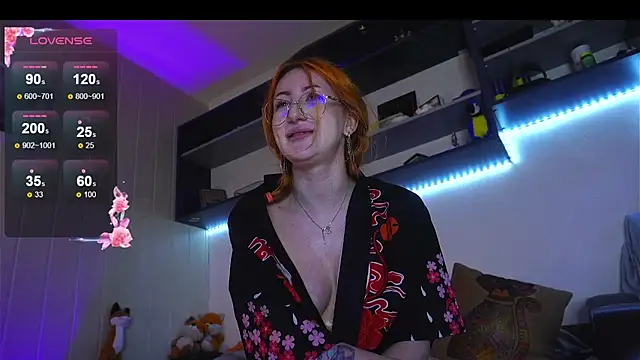 DaddysLittleSlutfox webcam