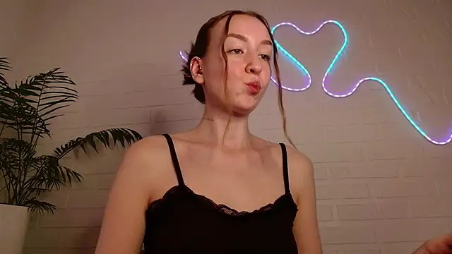 WhitePrincessLuna webcam