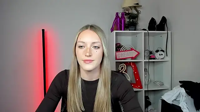 EvelynBlond webcam