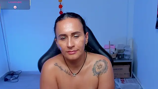 Sara_Charmy webcam