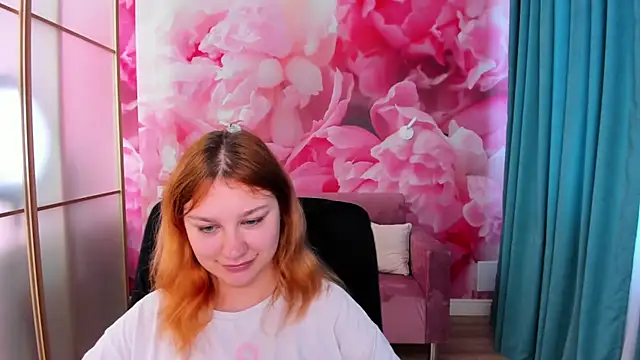 AngelinaLow webcam
