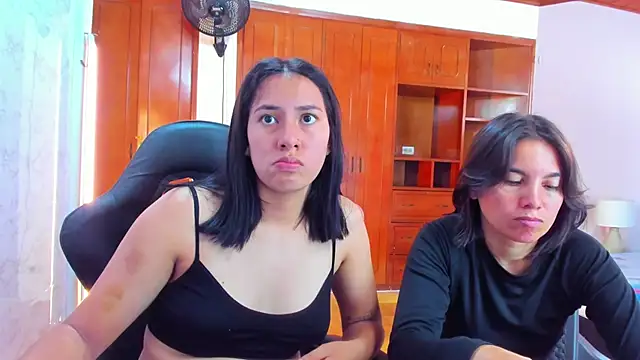 Soffy_and_Emily webcam