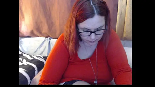 PlayfullMature webcam