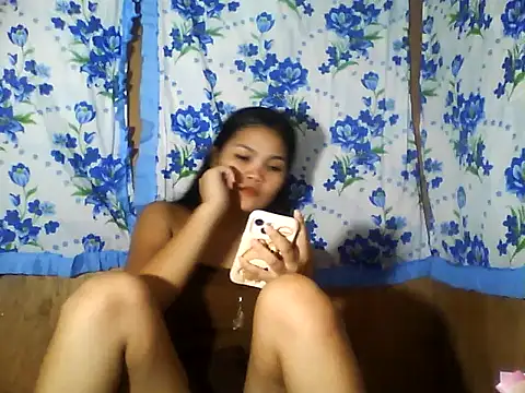PinaySkinnyJust18 webcam