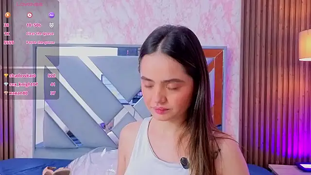 LittleeSara18 webcam