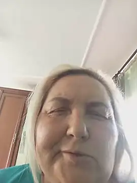 AureliaSky598 webcam