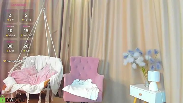Nikki_Mi1k webcam