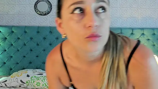 KateBlakee webcam