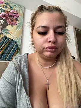 allysonk (F young) - Flash boobs