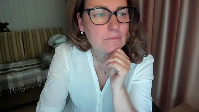 lauraoven webcam