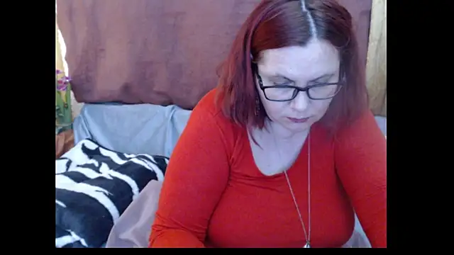 PlayfullMature webcam