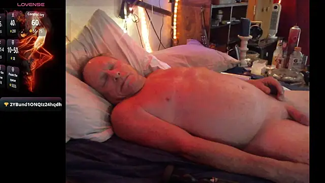 Pussyeat2please webcam