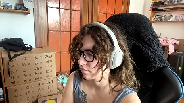 PillowPeachX webcam