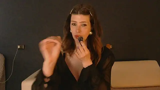WhiteQueen888 webcam