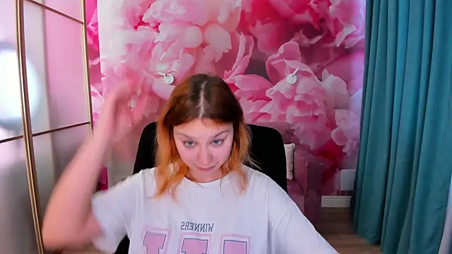 AngelinaLow webcam