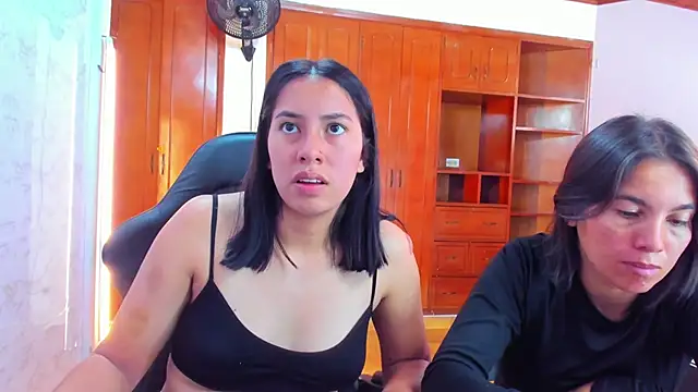 Soffy_and_Emily webcam