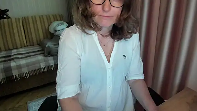 lauraoven - Lauraoven's free webcam - UK Sex Cams