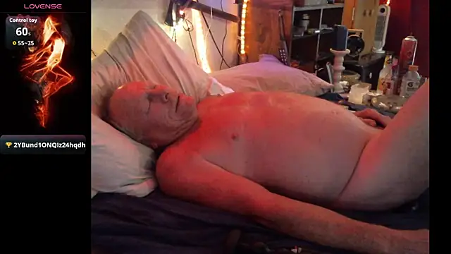 Pussyeat2please webcam