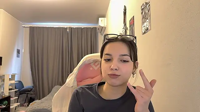 KateMiragee webcam