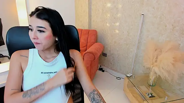Littlee_Mia webcam