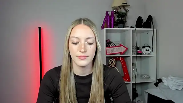 EvelynBlond webcam