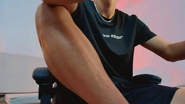 valentino_rey (M twink) - stand up+undress