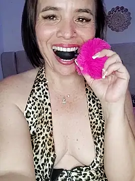 luna-velvet1 - Luna-velvet1's free webcam