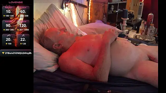 Pussyeat2please webcam