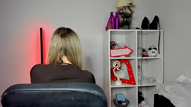 EvelynBlond webcam
