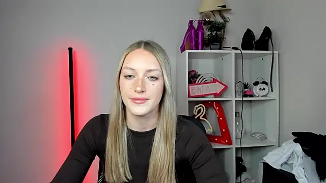 EvelynBlond webcam