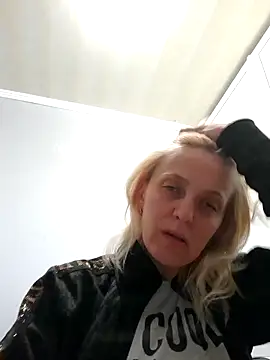 MiaLove183 webcam