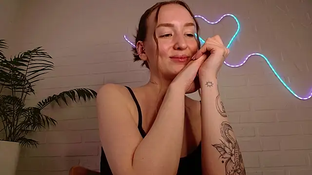 whiteprincessluna - WhitePrincessLuna's free webcam