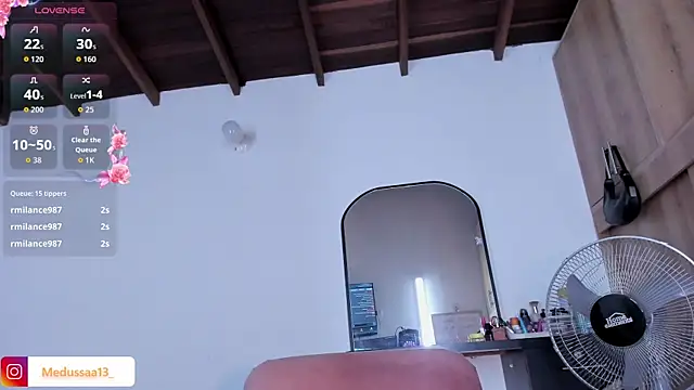 medussa13_ webcam