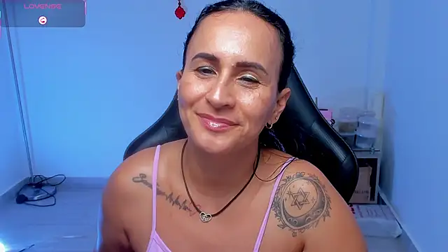 Sara_Charmy webcam