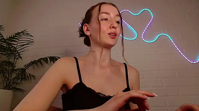 WhitePrincessLuna webcam