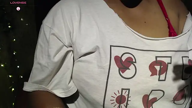 ItsMiraDesire webcam