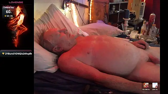 Pussyeat2please webcam