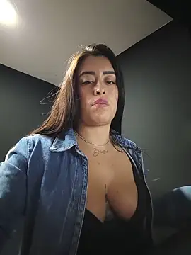 MissNyraSecret webcam