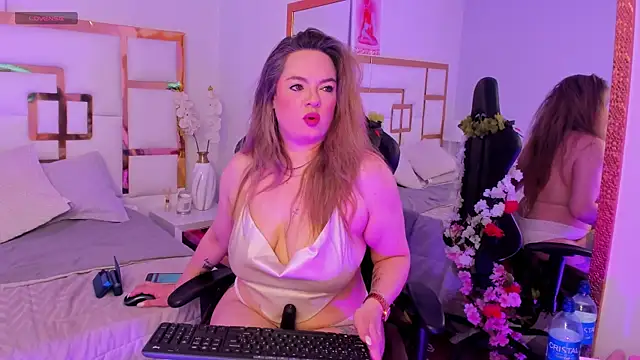 AvaMiia webcam